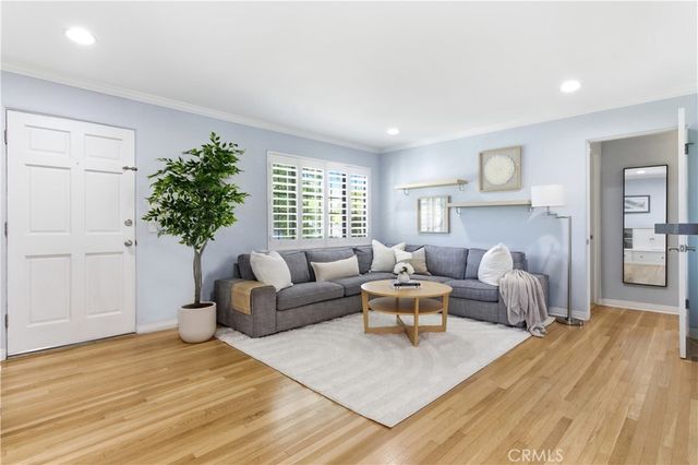 526 N Toluca Park Drive, Burbank, CA 91505