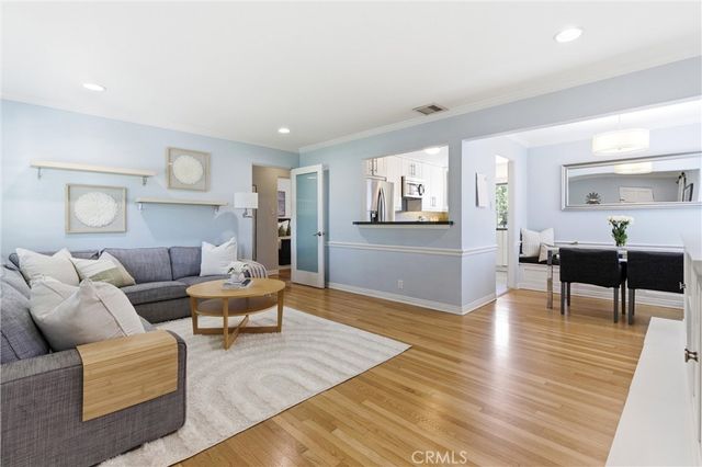 526 N Toluca Park Drive, Burbank, CA 91505