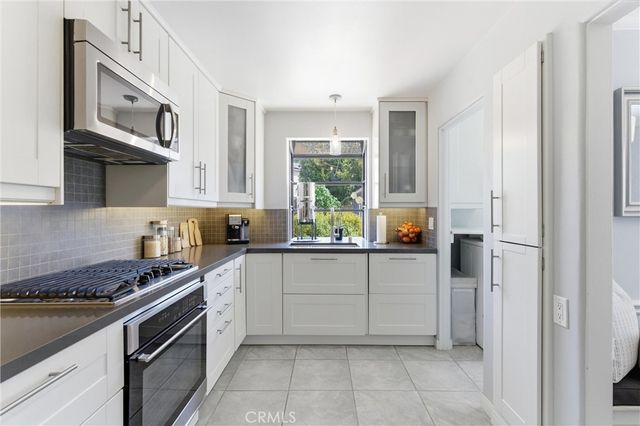 526 N Toluca Park Drive, Burbank, CA 91505