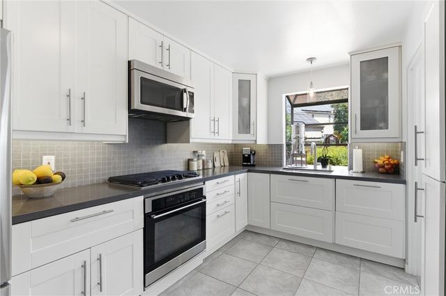 526 N Toluca Park Drive, Burbank, CA 91505
