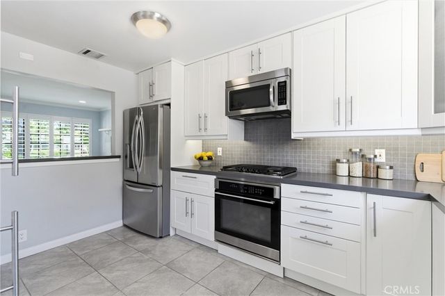 526 N Toluca Park Drive, Burbank, CA 91505