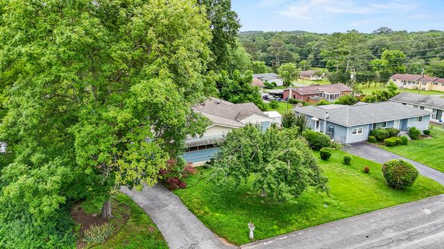 3841 Rollingwood Drive, Chattanooga, TN 37406