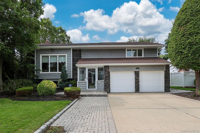 14 Glenn Drive, Woodbury, NY 11797