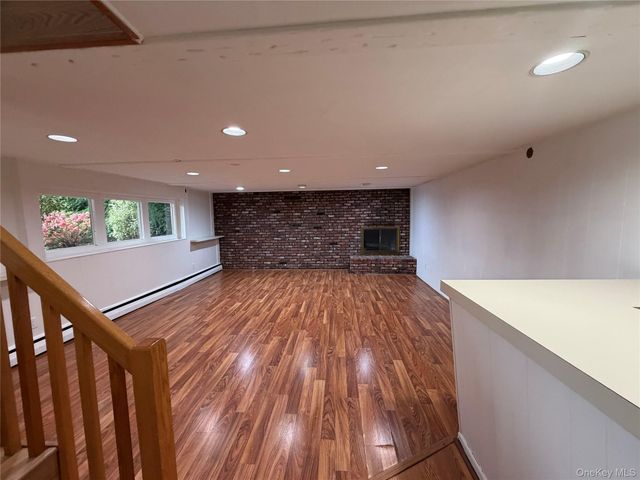 14 Glenn Drive, Woodbury, NY 11797