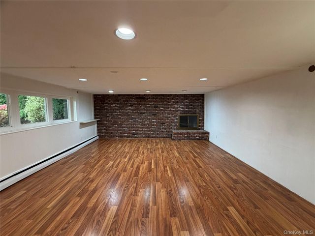 14 Glenn Drive, Woodbury, NY 11797