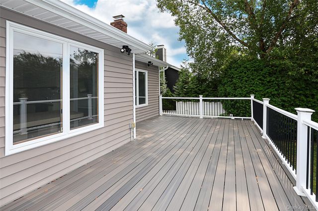 14 Glenn Drive, Woodbury, NY 11797