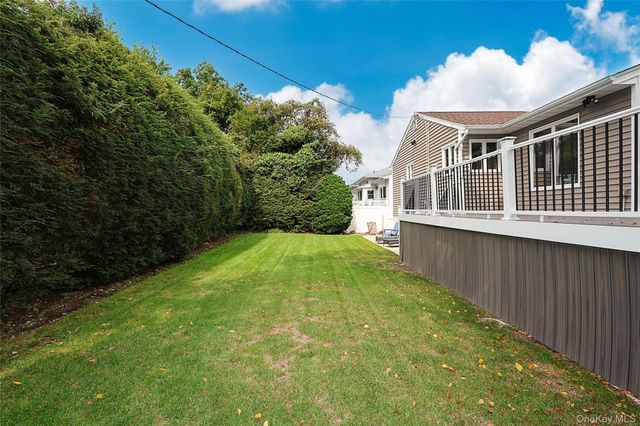 14 Glenn Drive, Woodbury, NY 11797