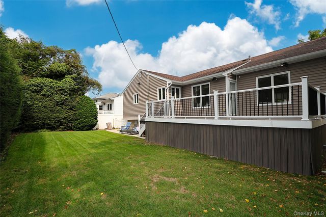 14 Glenn Drive, Woodbury, NY 11797