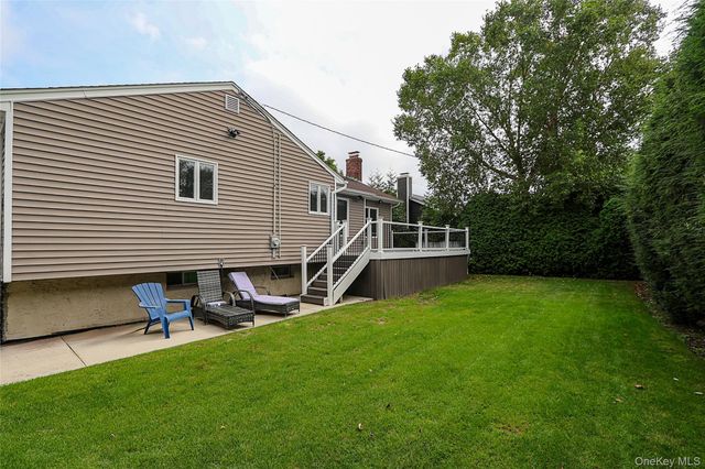 14 Glenn Drive, Woodbury, NY 11797