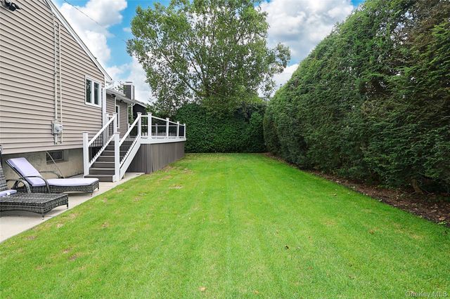 14 Glenn Drive, Woodbury, NY 11797