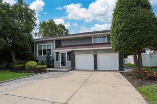 14 Glenn Drive, Woodbury, NY 11797