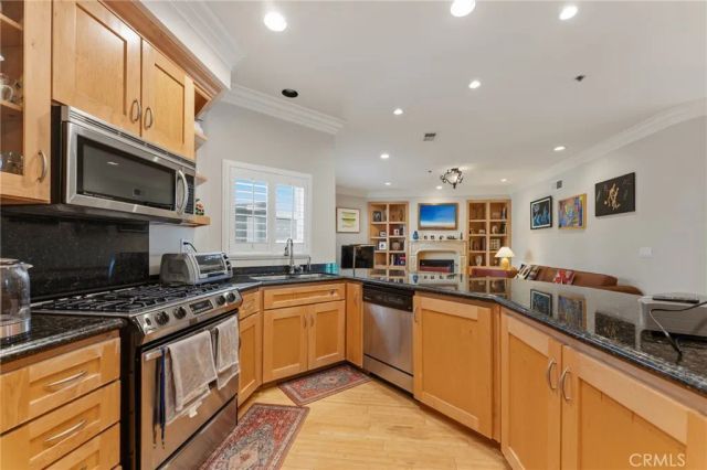 850 N Croft Avenue 306, West Hollywood, CA 90069