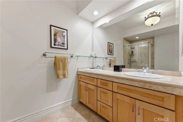 850 N Croft Avenue 306, West Hollywood, CA 90069