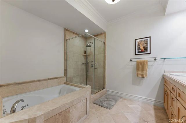 850 N Croft Avenue 306, West Hollywood, CA 90069