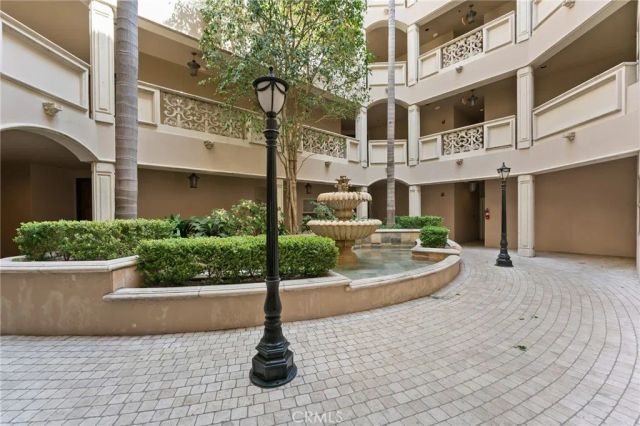 850 N Croft Avenue 306, West Hollywood, CA 90069