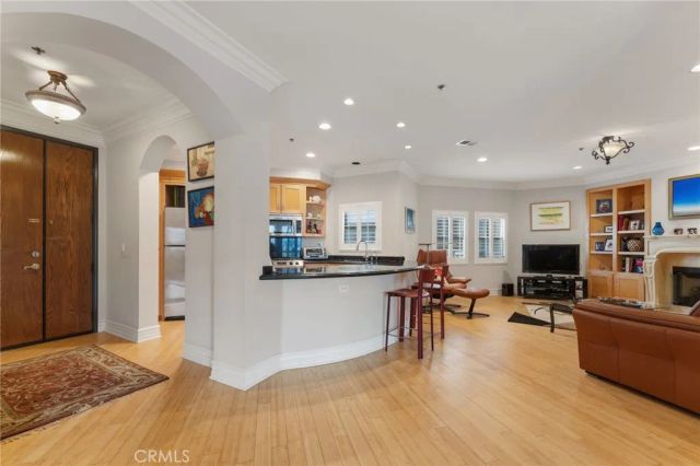 850 N Croft Avenue 306, West Hollywood, CA 90069