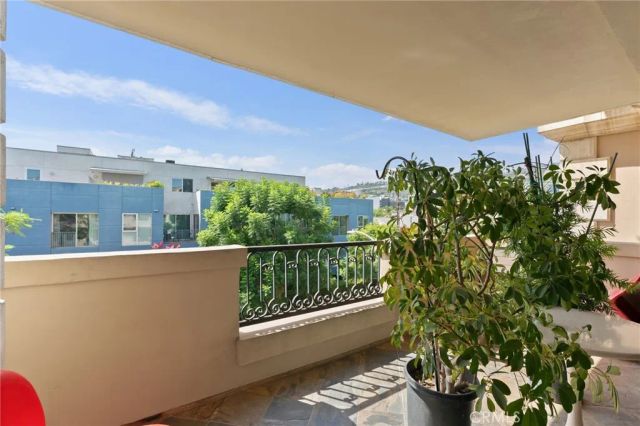 850 N Croft Avenue 306, West Hollywood, CA 90069