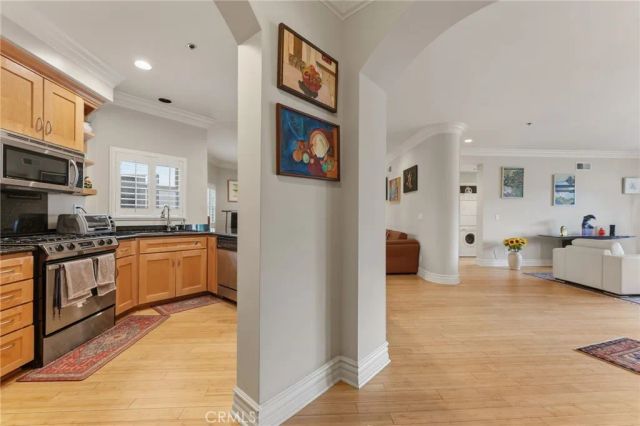 850 N Croft Avenue 306, West Hollywood, CA 90069