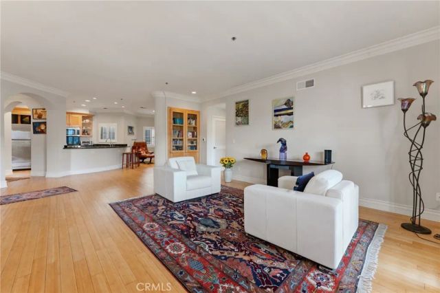 850 N Croft Avenue 306, West Hollywood, CA 90069
