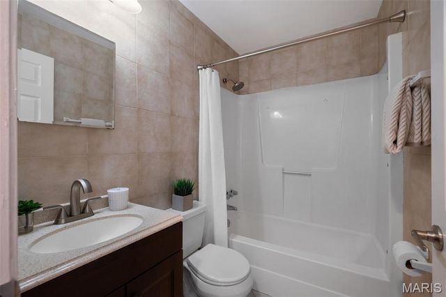 9311 Kenneth Place, St Louis, MO 63132