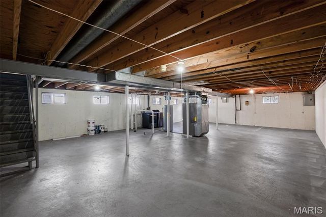 9311 Kenneth Place, St Louis, MO 63132