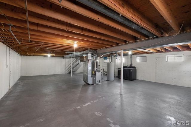 9311 Kenneth Place, St Louis, MO 63132