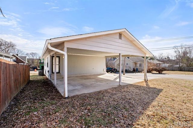 9311 Kenneth Place, St Louis, MO 63132