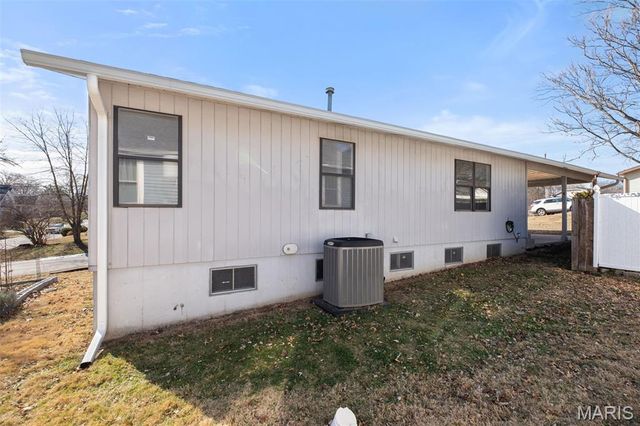 9311 Kenneth Place, St Louis, MO 63132