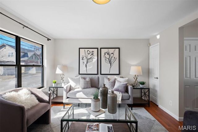 9311 Kenneth Place, St Louis, MO 63132