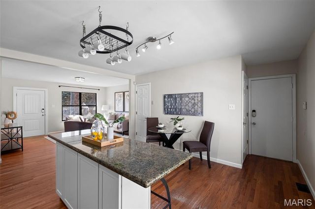 9311 Kenneth Place, St Louis, MO 63132