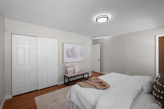 9311 Kenneth Place, St Louis, MO 63132