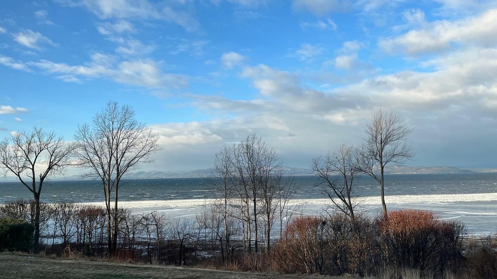 Image 5 of property listing at 22 Northshore Drive, Burlington, VT 05408