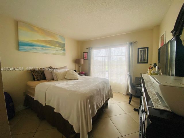 4164 Inverrary Dr 415, Lauderhill, FL 33319