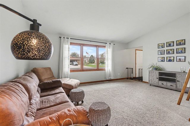 802 Sugar Maple Street, Vicksburg, MI 49097