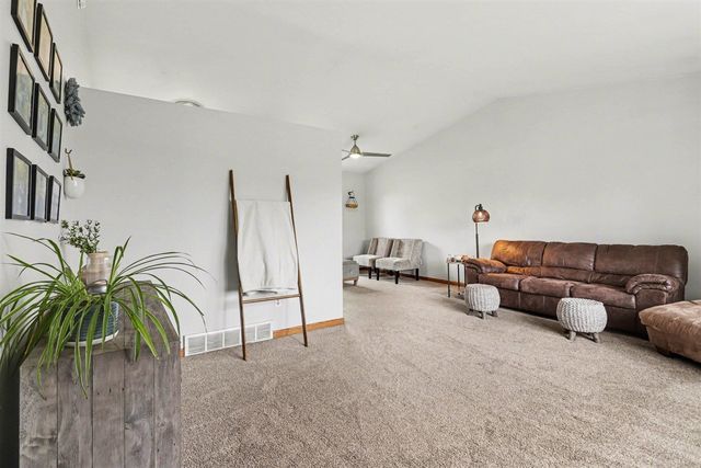802 Sugar Maple Street, Vicksburg, MI 49097