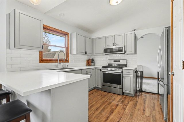802 Sugar Maple Street, Vicksburg, MI 49097