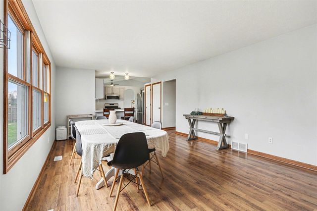 802 Sugar Maple Street, Vicksburg, MI 49097