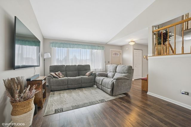 1208 Old Timber Lane, Hoffman Estates, IL 60192