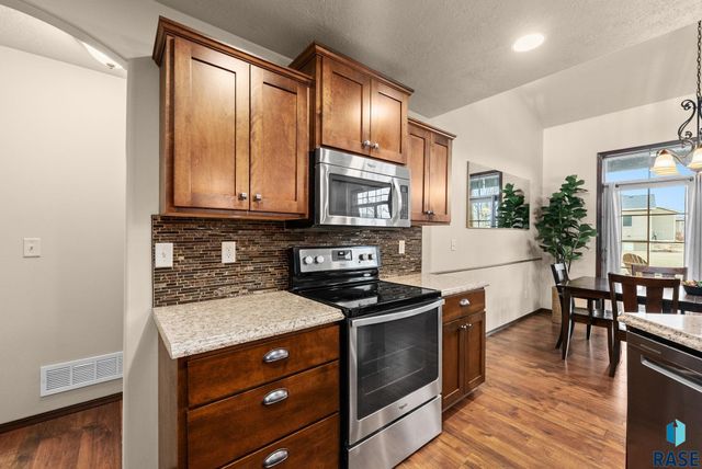 610 Emmett Trl Trail, Harrisburg, SD 57032