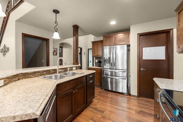 610 Emmett Trl Trail, Harrisburg, SD 57032