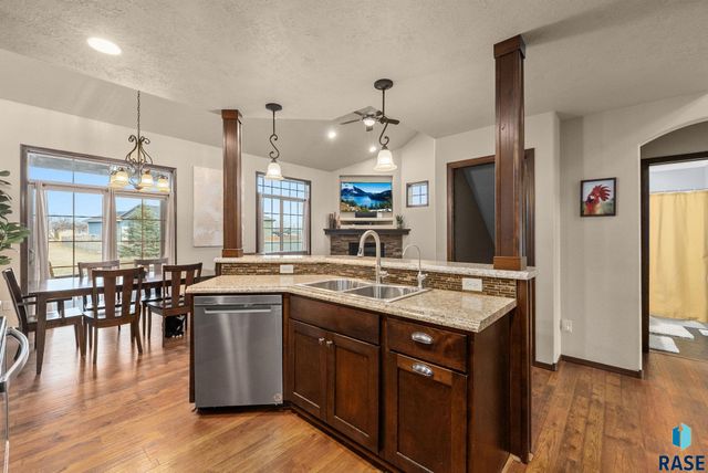 610 Emmett Trl Trail, Harrisburg, SD 57032