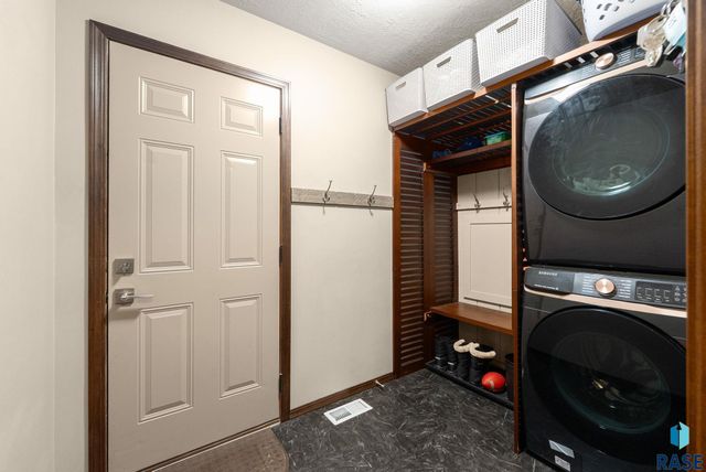 610 Emmett Trl Trail, Harrisburg, SD 57032