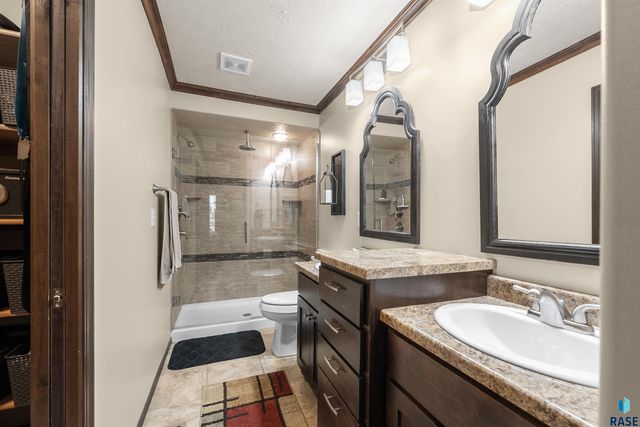 610 Emmett Trl Trail, Harrisburg, SD 57032