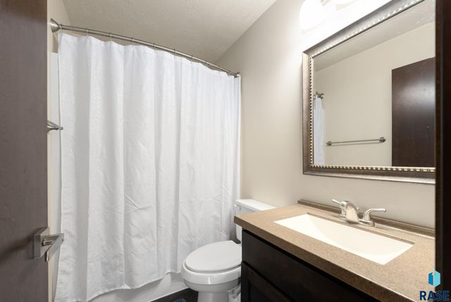 610 Emmett Trl Trail, Harrisburg, SD 57032