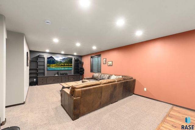 610 Emmett Trl Trail, Harrisburg, SD 57032