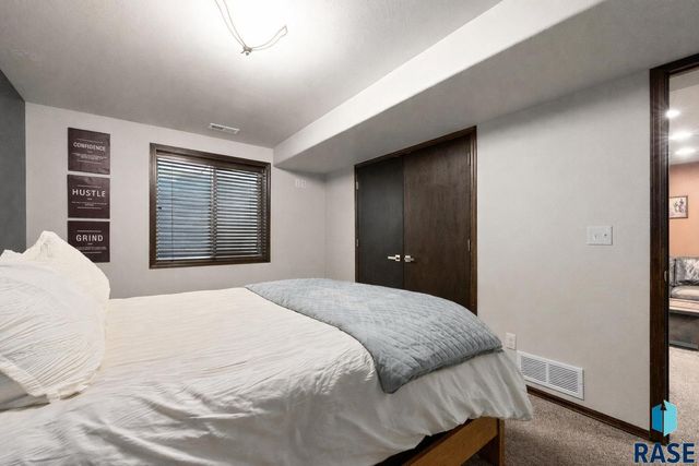 610 Emmett Trl Trail, Harrisburg, SD 57032