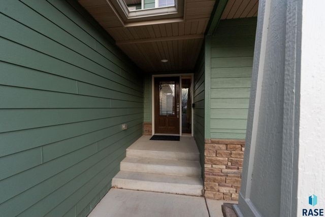 610 Emmett Trl Trail, Harrisburg, SD 57032