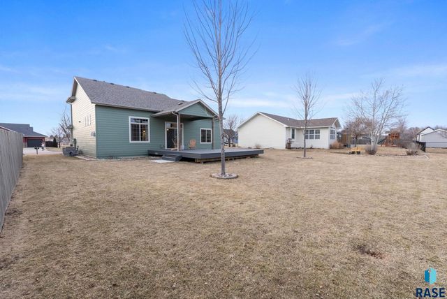 610 Emmett Trl Trail, Harrisburg, SD 57032