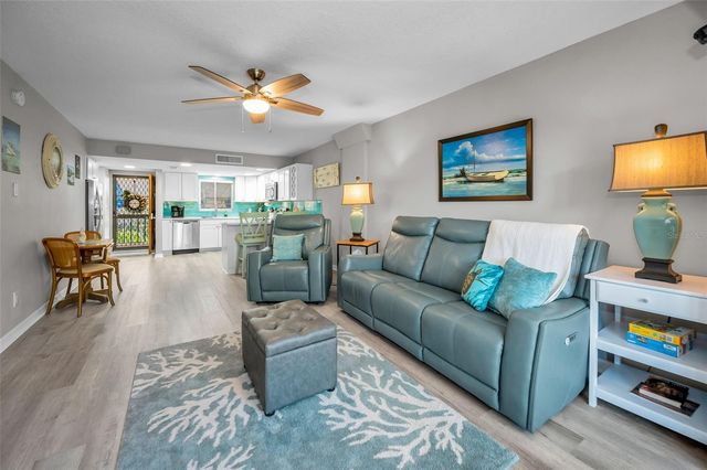 203 TARPON POINT 203, Tarpon Springs, FL 34689