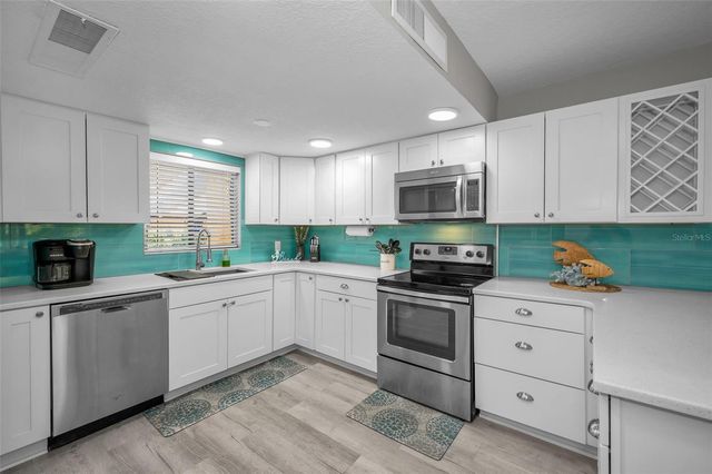 203 TARPON POINT 203, Tarpon Springs, FL 34689